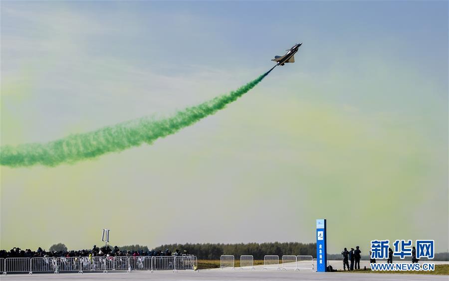 殲20、運20が長春の空に舞い　人民空軍創(chuàng)設(shè)70周年を祝賀