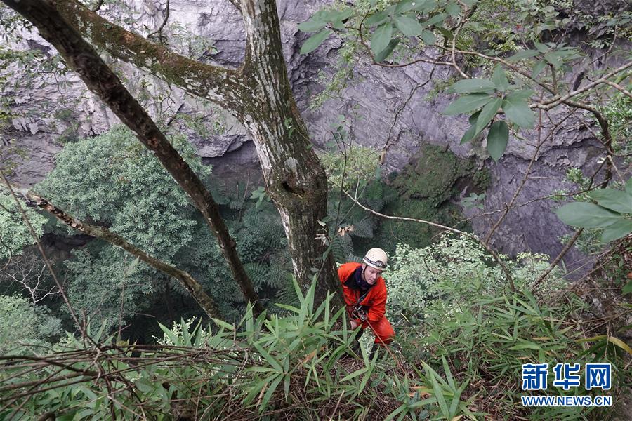 広西?那坡県で大型の「陥沒(méi)穴」群を発見(jiàn)