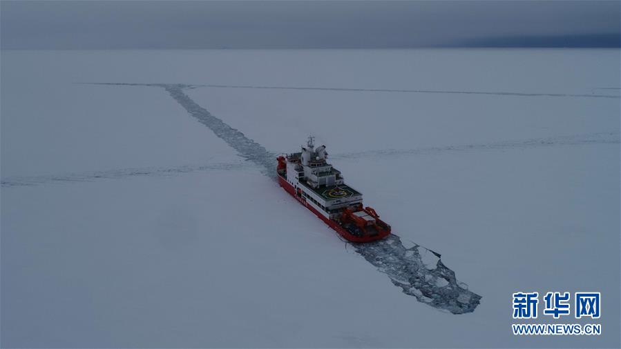 極地科學(xué)観測砕氷船「雪竜2」號、艦首?艦尾砕氷試験を行う