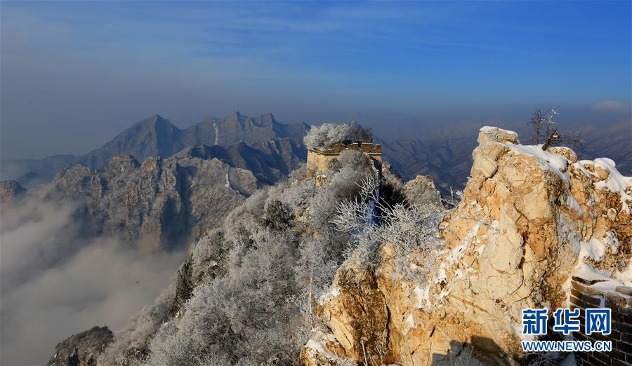 長(zhǎng)城の雪景色、絵に描いたような美しさ　北京