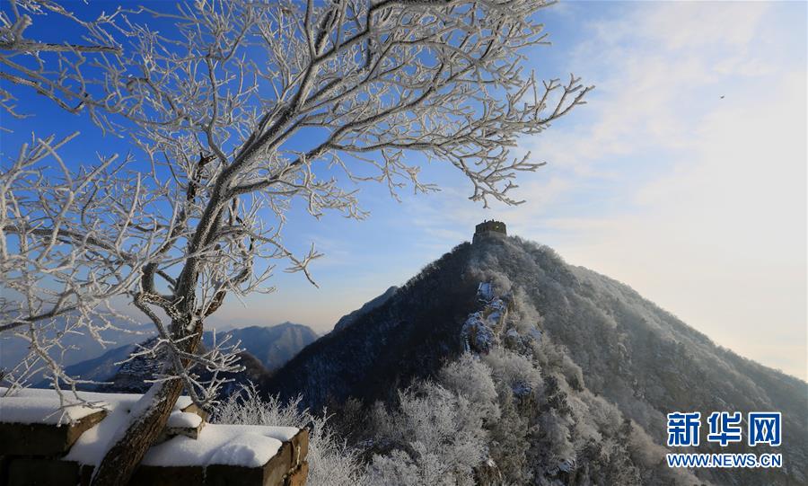 長城の雪景色、絵に描いたような美しさ　北京