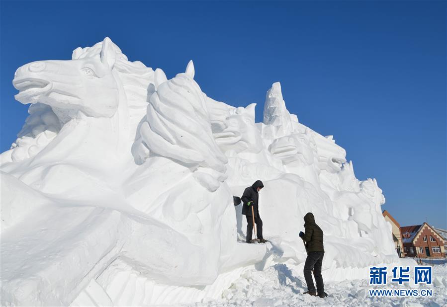 フルンボイルで雪の彫刻コンテストが開幕　內(nèi)蒙古