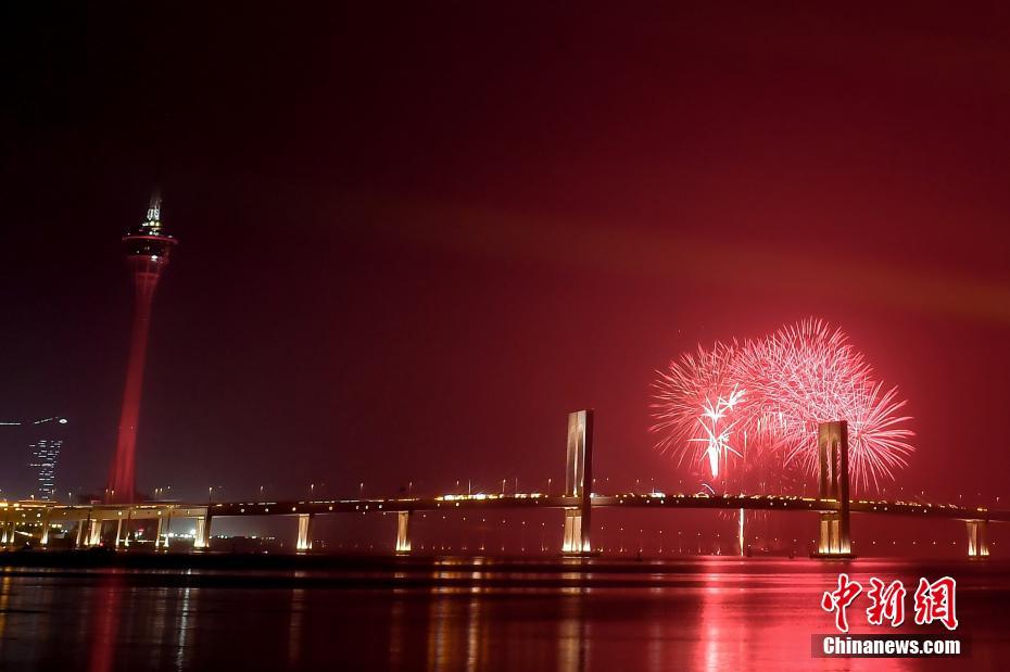 マカオ地區(qū)祖國復(fù)帰20周年を祝う花火大會、珠海市と初の合同開催