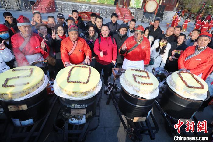 「清明上河園」で新年を祝う伝統(tǒng)的な民俗蕓能イベント開催　河南省