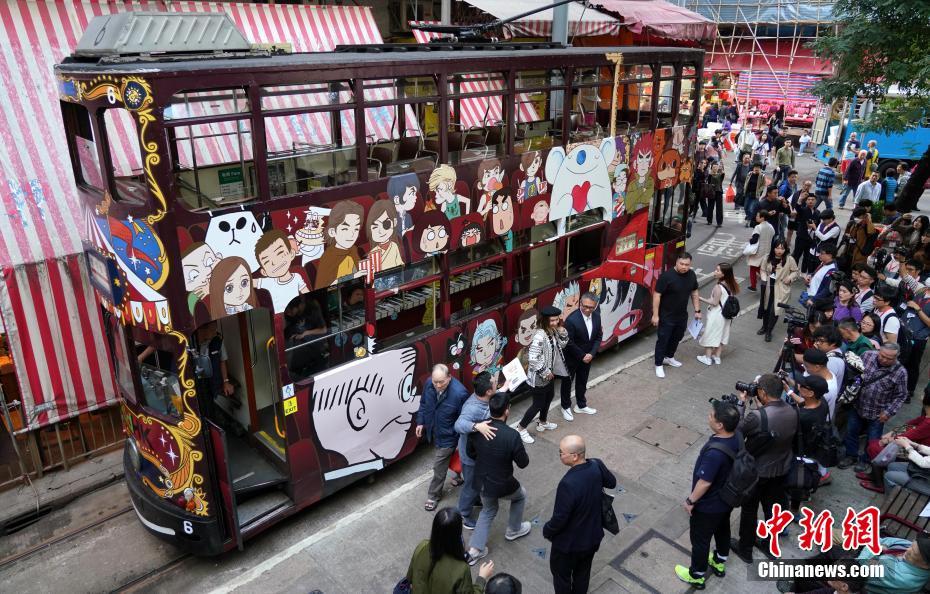 香港のトラムにアニメ電車が登場、往年のアニメキャラが大集合