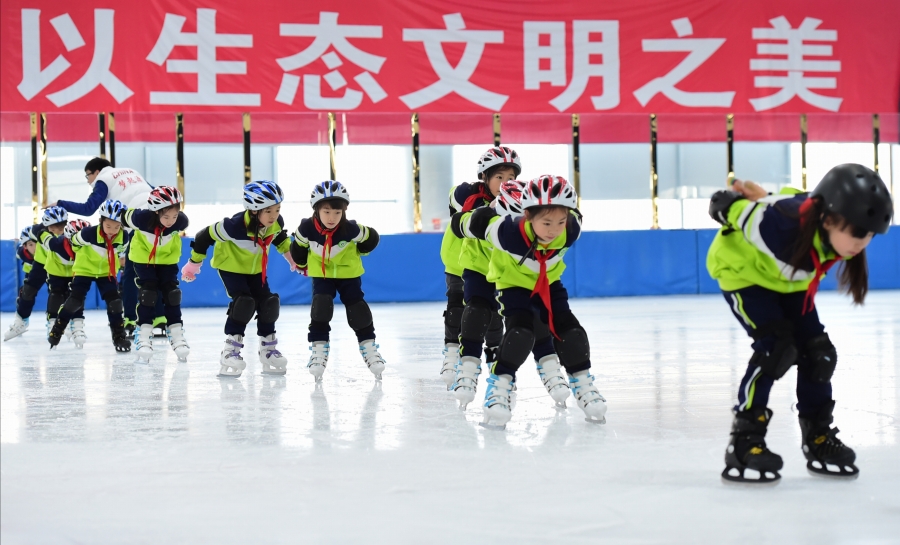 冬季五輪テスト大會(huì)まで1ヶ月未満！　北京市延慶區(qū)児童3千人が冬のスポーツを體験