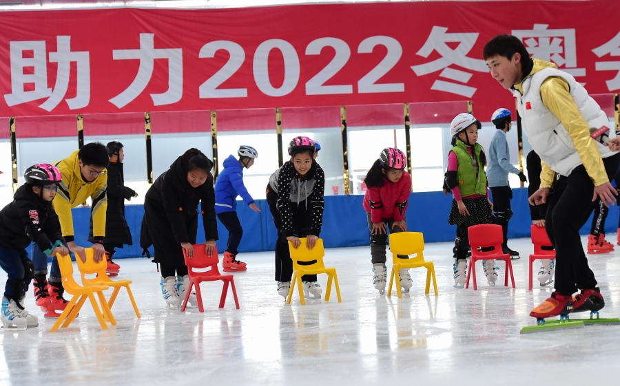 冬季五輪テスト大會まで1ヶ月未満！　北京市延慶區(qū)児童3千人が冬のスポーツを體験