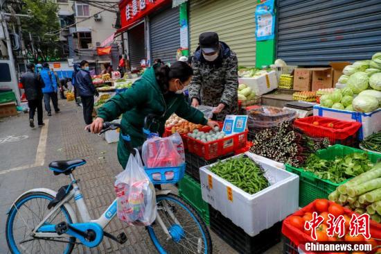 武漢の野菜や果物を販売する露天市14ヶ所が営業(yè)再開　湖北省