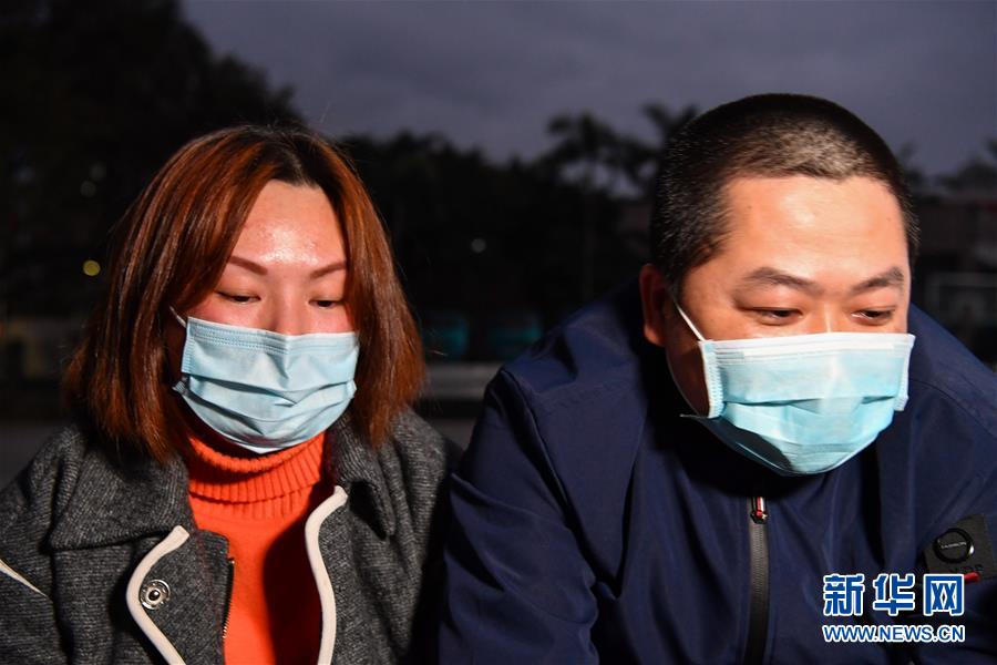 トランクの約半分は使い捨て紙ショーツ！湖北に向かった広東の女醫(yī)が持參したもの