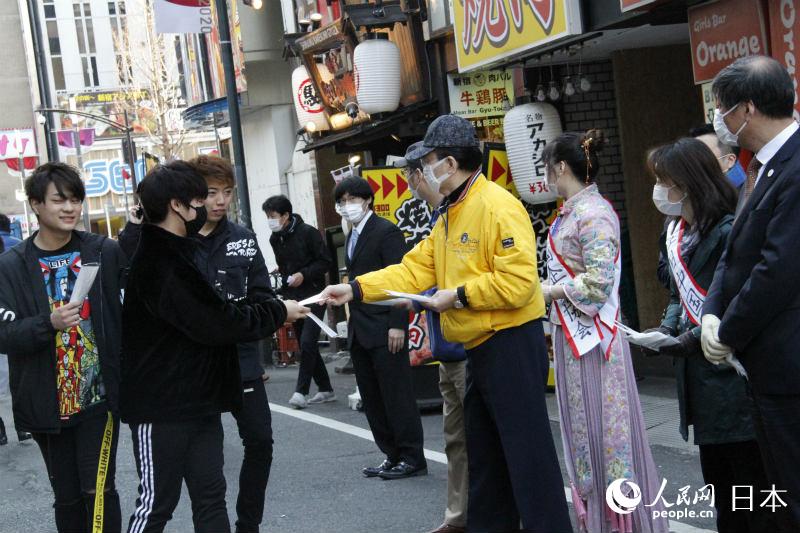 在日中國企業(yè)協(xié)會と在日黒竜江省同郷會が東京でマスクを無料配布