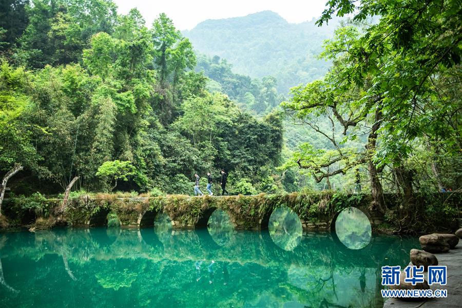 茘波県小七孔景勝地の風(fēng)景（4月10日撮影?陶亮）