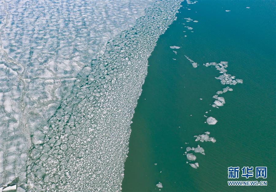 チベットの高原の湖?普姆雍措が解氷