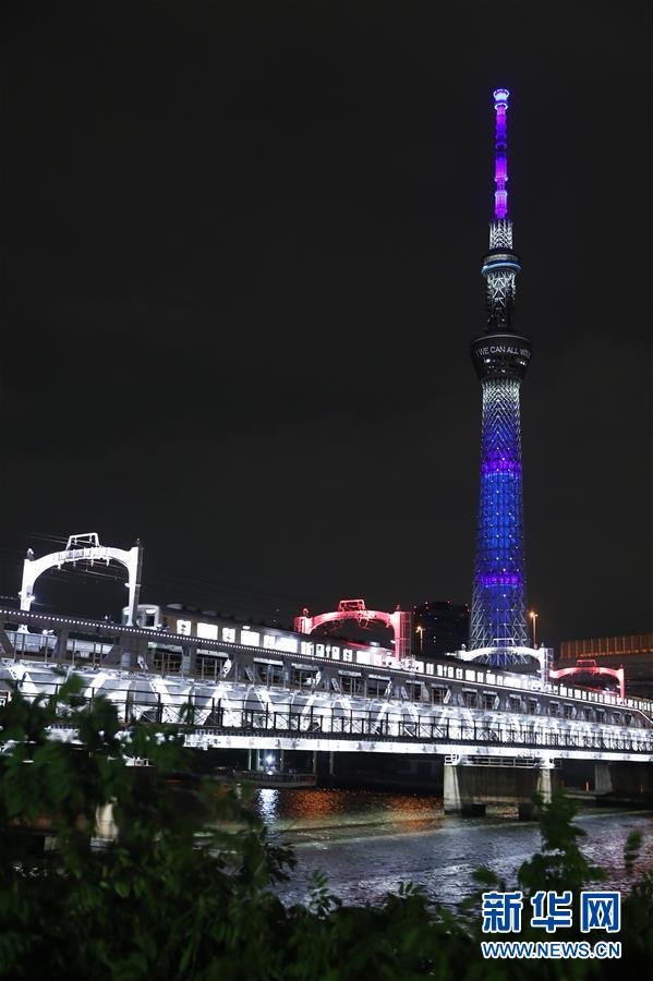 日本東京のランドマークで醫(yī)療従事者に敬意と感謝を示すライトアップ