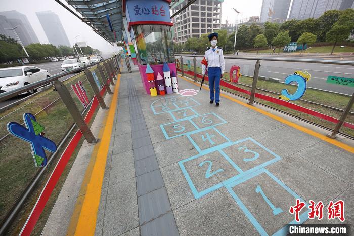 「子供心くすぐる」路面電車プラットホーム登場　江蘇省南京市