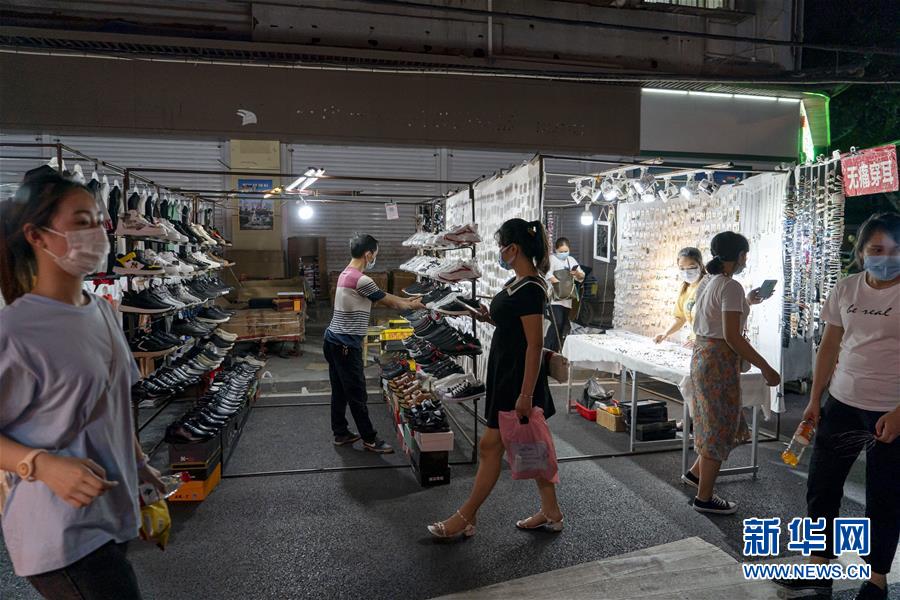 活気を取り戻しつつある初夏の湖北省武漢市