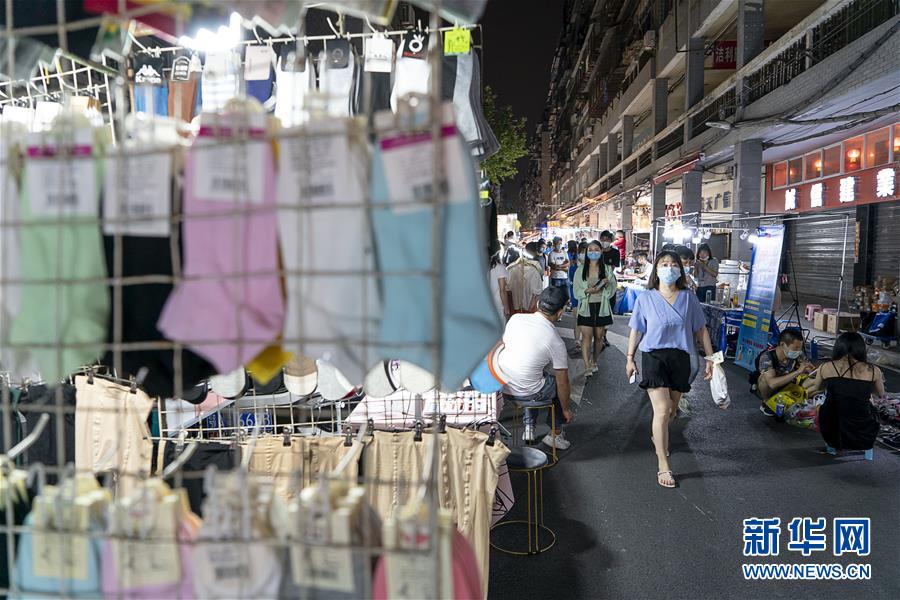 活気を取り戻しつつある初夏の湖北省武漢市