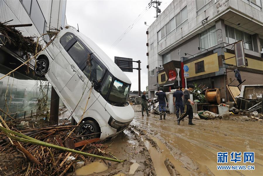 日本の九州豪雨の死者56人に