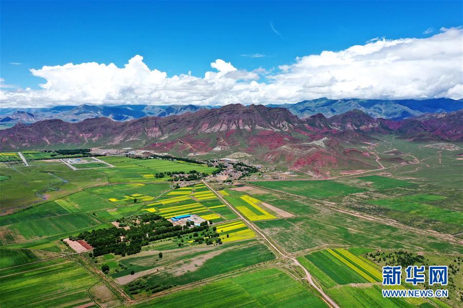 拉薩市林周県江熱夏郷の田園風(fēng)景（7月14日、ドローンによる撮影?詹彥）。