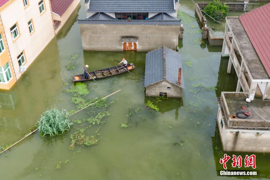 7月19日、南京石臼湖の水位上昇で浸水した南京市溧水區(qū)と鳳鎮(zhèn)張家社區(qū)（コミュニティ）の一部家屋（撮影?泱波）。