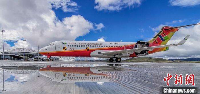 中國産旅客機「ARJ21」、標高世界一の民間空港で特定試験を完了