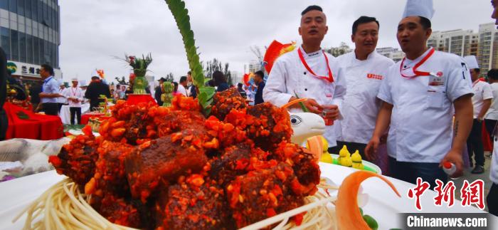 「樓蘭牛肉」と題された料理（撮影?魏建軍）。