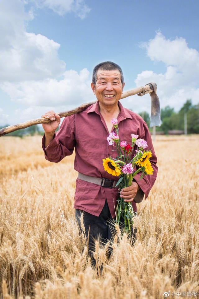 農(nóng)村のお年寄り數(shù)百人の寫真を10年間撮り続けた若者