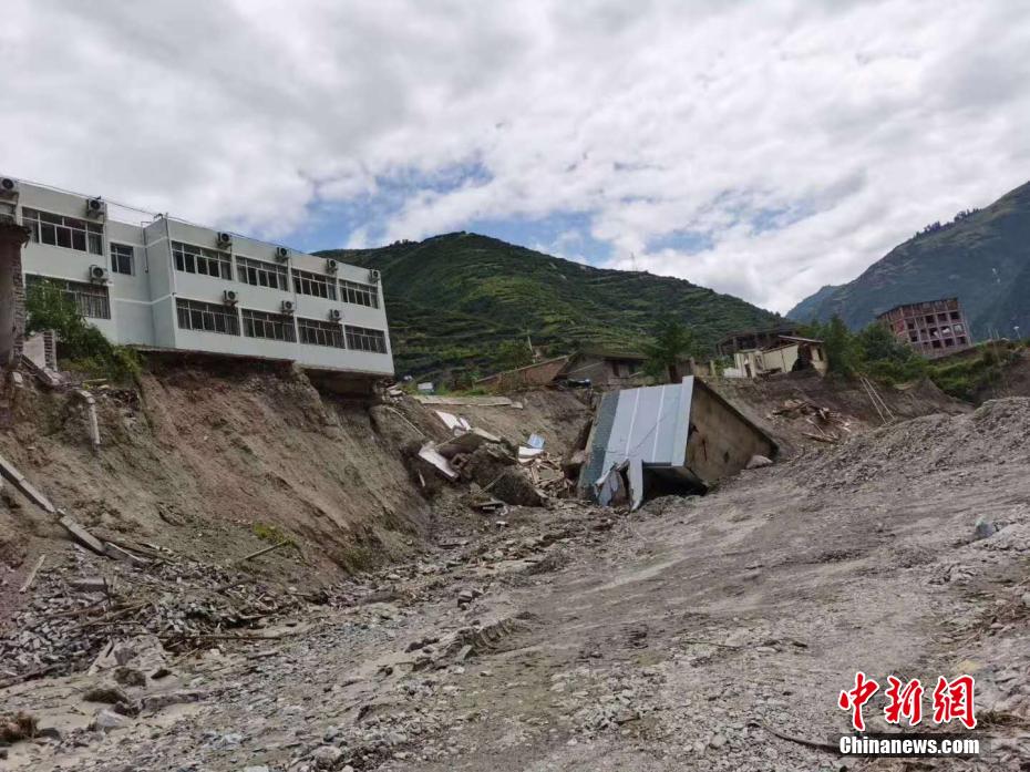 洪水で流された建物（畫像提供?舟曲県委員會(huì)宣伝部）。