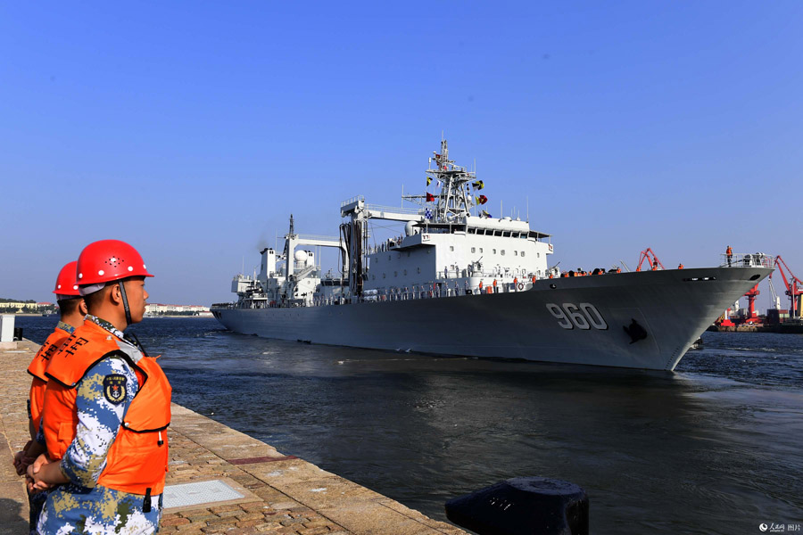 9月3日、海軍第36次護(hù)衛(wèi)艦隊(duì)が、アデン灣およびソマリア海域における護(hù)衛(wèi)任務(wù)を遂行するため、山東省青島の某軍港から出航（撮影?來(lái)永雷/張進(jìn)剛）。