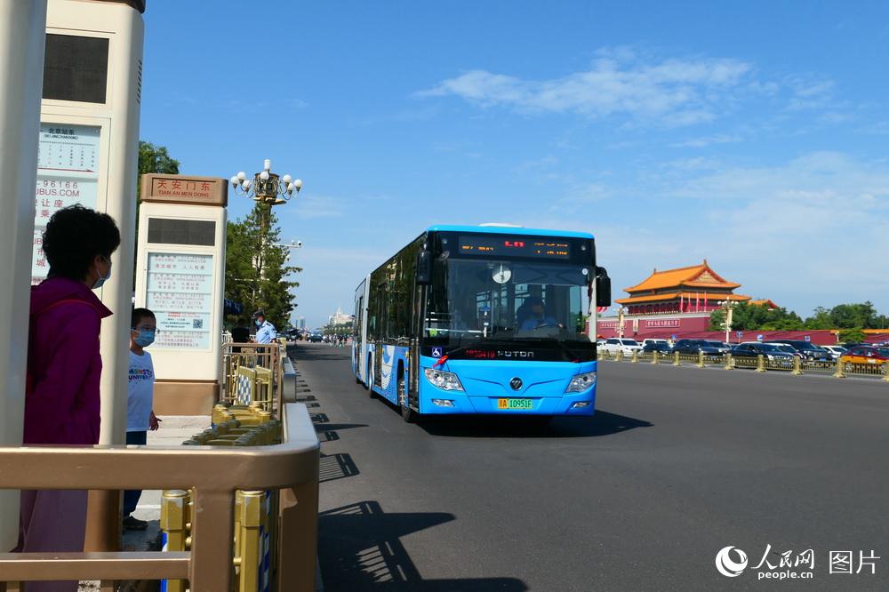 北京の市街地路線バスがスカイブルーに「お召し替え」