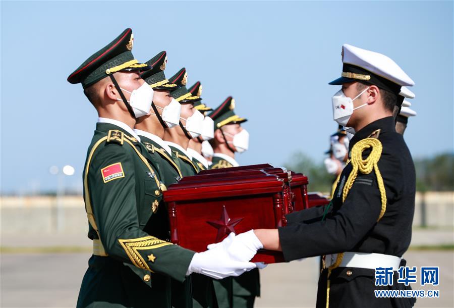 中國(guó)人民志願(yuàn)軍烈士の遺骨117柱が韓國(guó)から中國(guó)に引き渡された