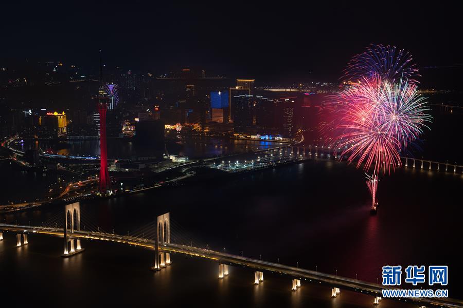 マカオで花火大會　國慶節(jié)?中秋節(jié)をお祝い