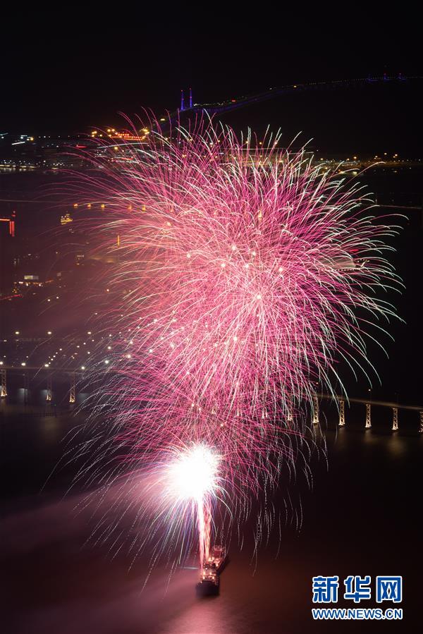 マカオで花火大會　國慶節(jié)?中秋節(jié)をお祝い