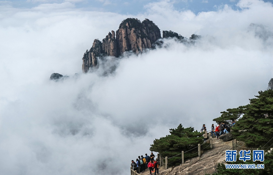 秋の気配満ちた黃山　仙界のような雲(yún)海