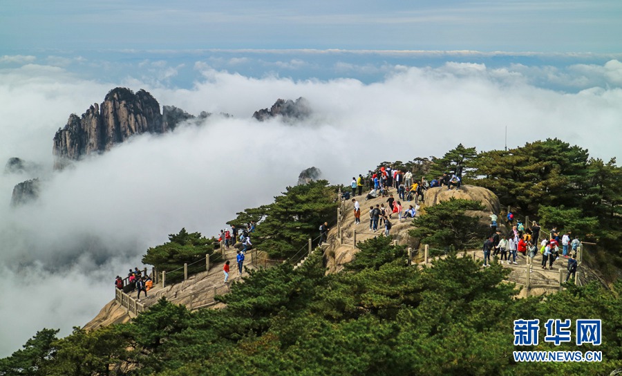 秋の気配満ちた黃山　仙界のような雲(yún)海