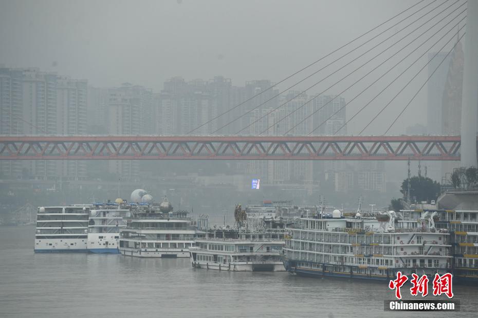 三峽ダムの水位が上昇続け地表面の高さに近づく　重慶市