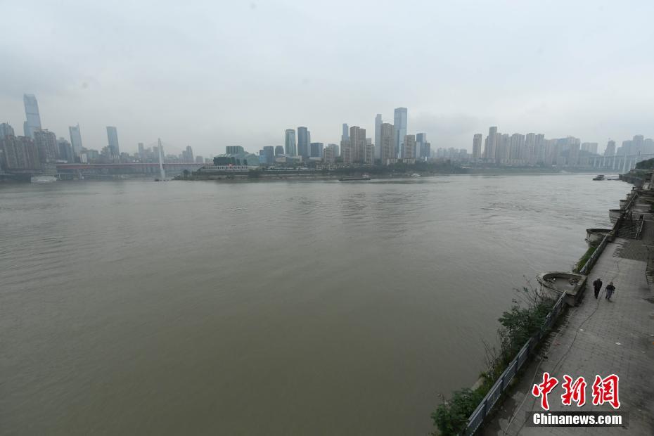 三峽ダムの水位が上昇続け地表面の高さに近づく　重慶市