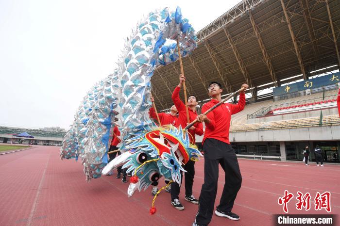 大學(xué)で「竜舞?獅子舞」のオンライン?ライブ授業(yè)