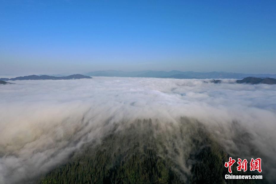 貴州従江の冬　人々を魅了する「雲(yún)の滝」