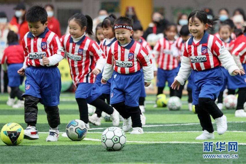 可愛(ài)いサッカープレーヤーたち！サッカー教育を特色にした幼稚園　安徽省