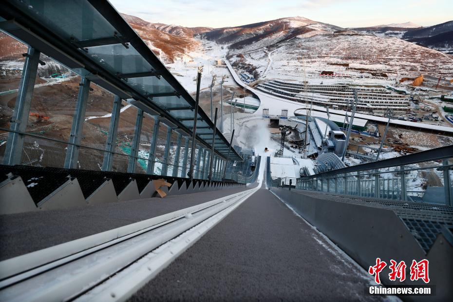 急ピッチで進(jìn)められる北京冬季五輪會場「雪如意」の建設(shè)　河北省張家口市