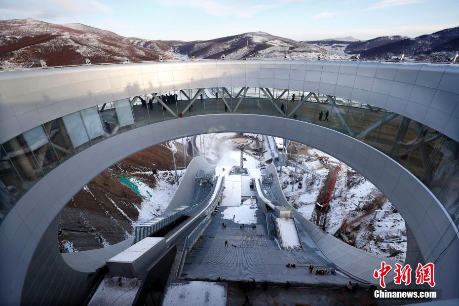 急ピッチで進められる北京冬季五輪會場「雪如意」の建設(shè)　河北省張家口市