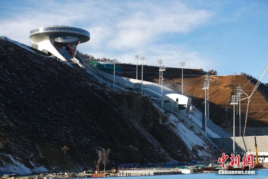 急ピッチで進められる北京冬季五輪會場「雪如意」の建設(shè)　河北省張家口市