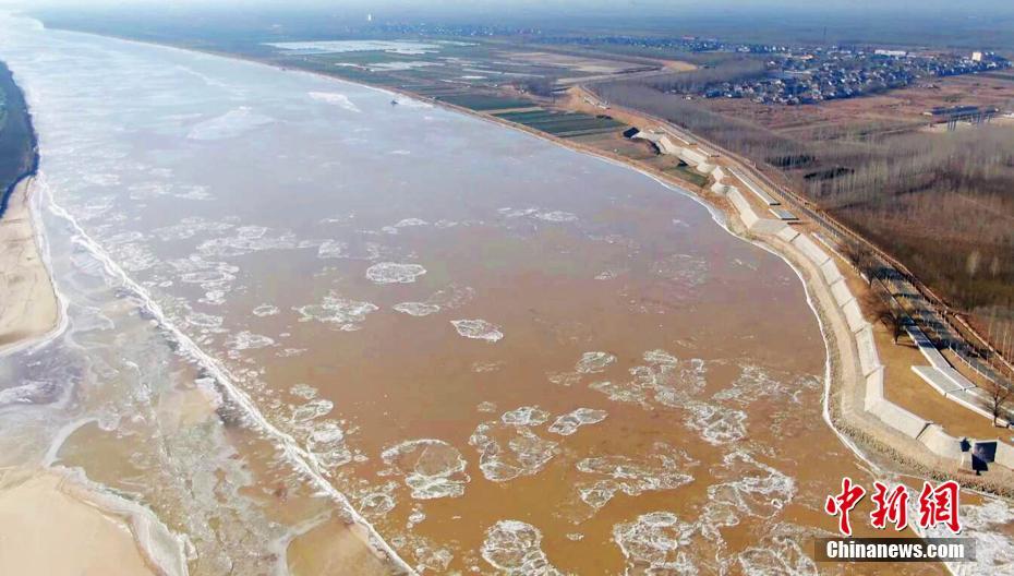 黃河の山東省區(qū)間に426キロメートルにわたり広がる氷の流體