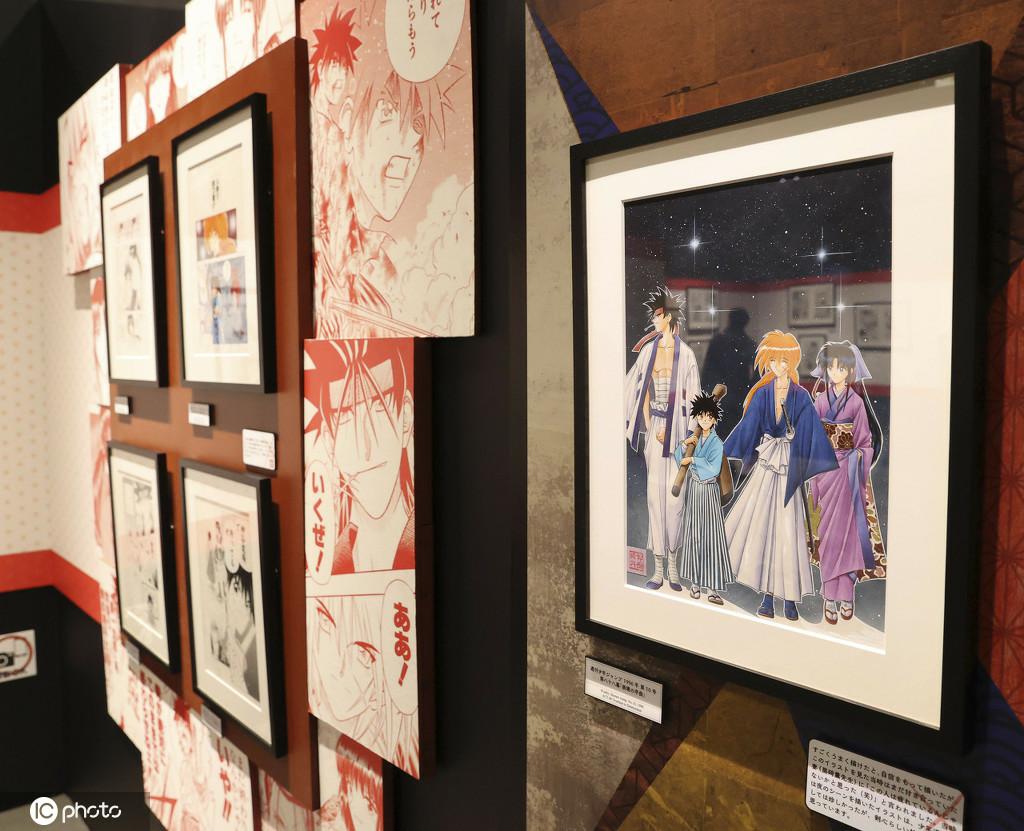 「25周年記念 るろうに剣心展」會(huì)場（寫真著作権は東方ICが所有のため転載禁止）。