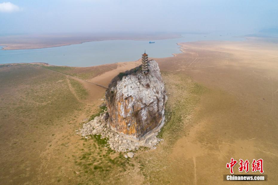 上空から見(jiàn)た鄱陽(yáng)湖の靴山島は「雪山」と樹(shù)林が半々に　江西省