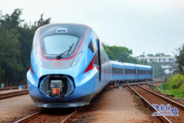 高速鉄道車両「復(fù)興號(hào)」が初めて海を渡り海南島に上陸