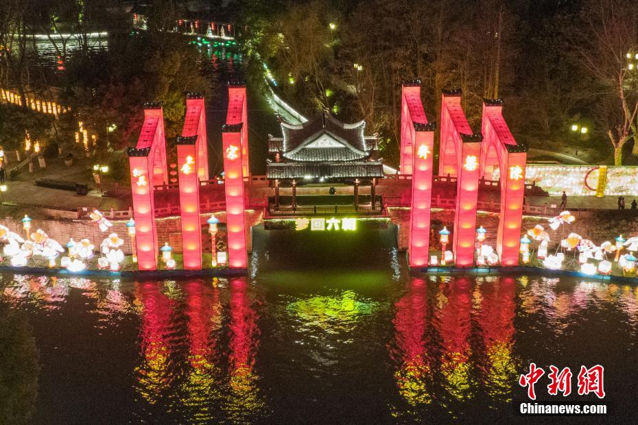 南京市白鷺洲公園の夜景（ドローンによる撮影?泱波）。