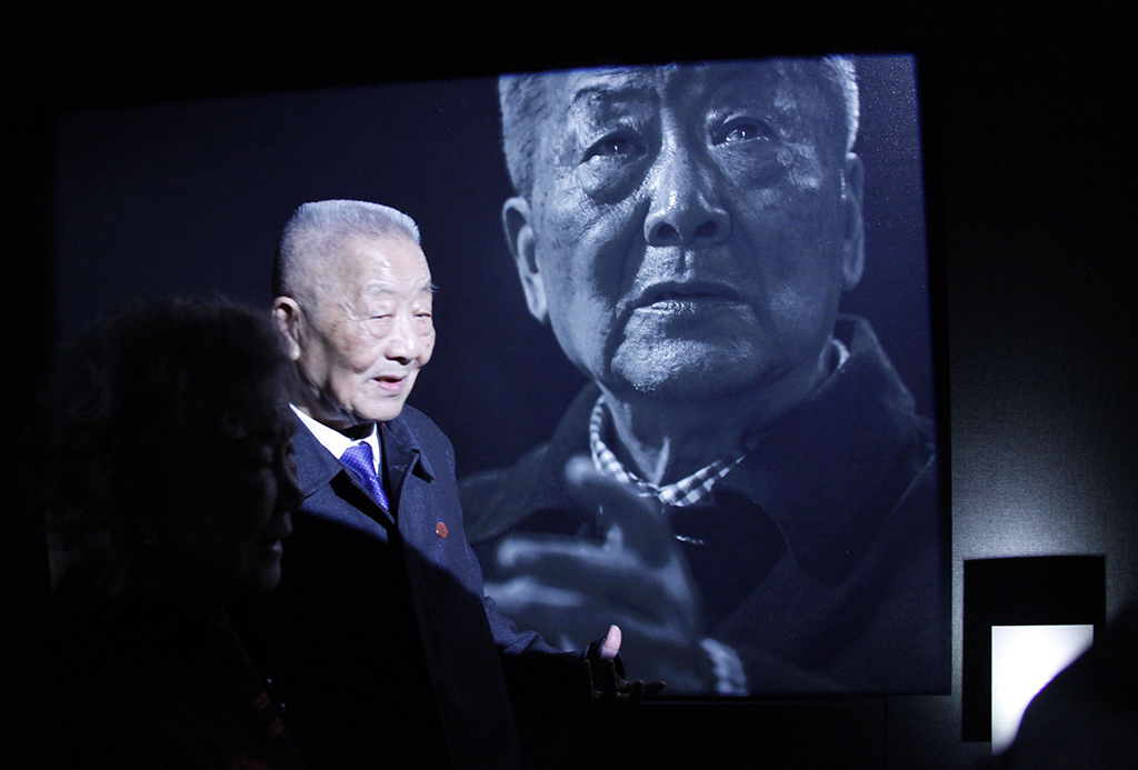 「時(shí)間の証人―南京大虐殺生存者肖像寫真展」が開幕　江蘇省