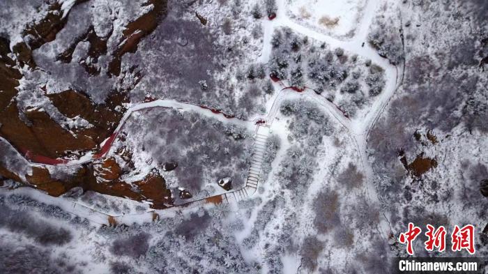 絵のように美しい寧夏火石寨の雪景色