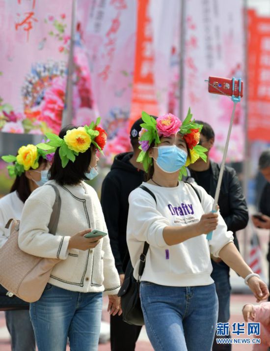 山東?カ沢で「富貴の花」牡丹が見頃